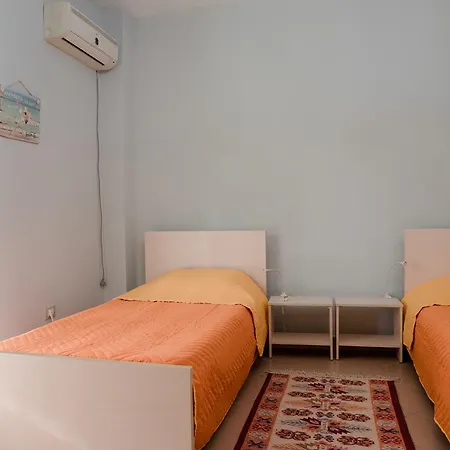 Sleep & Go Hostel *